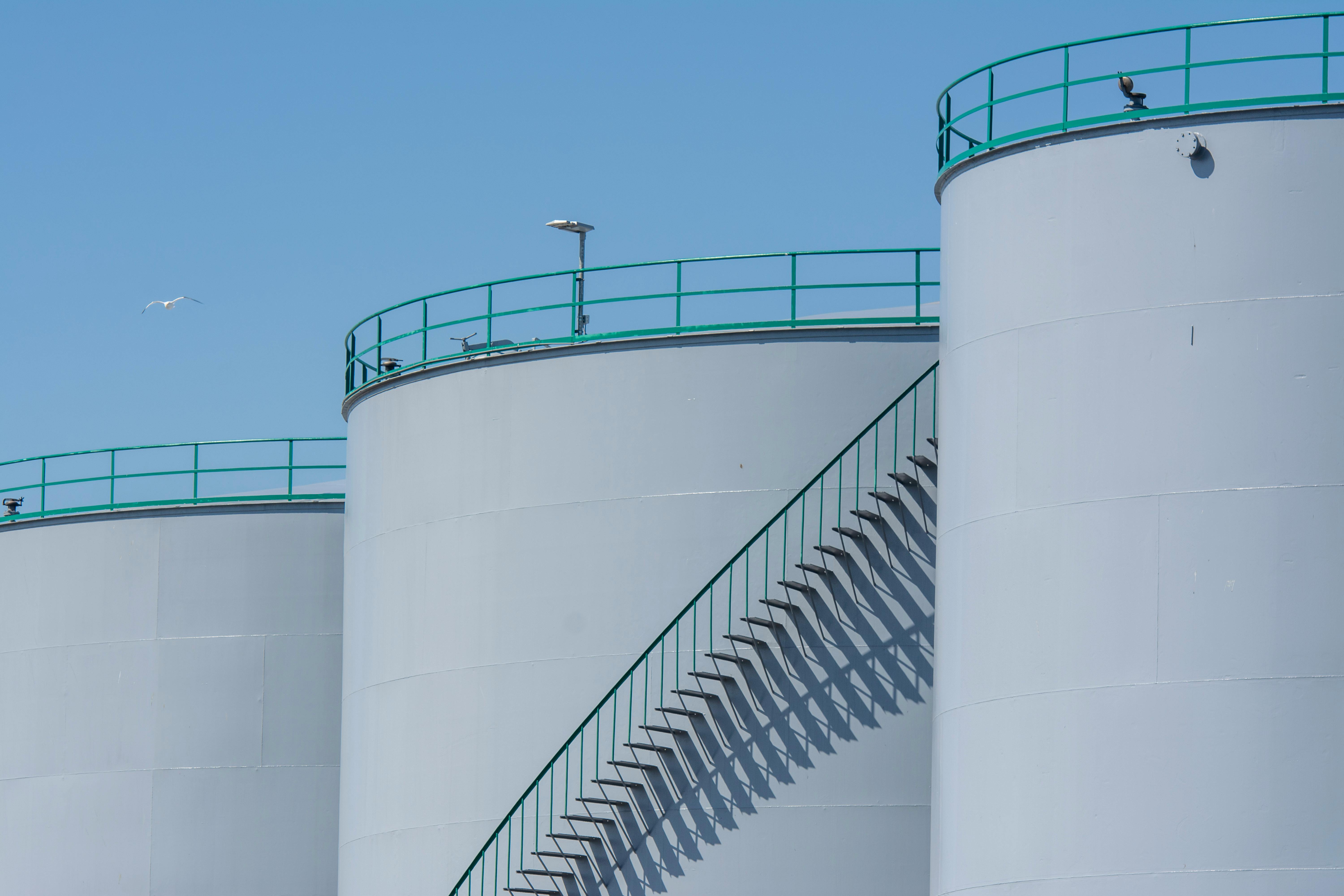 Energy terminal — storage tanks and dock — Unisphere Energy